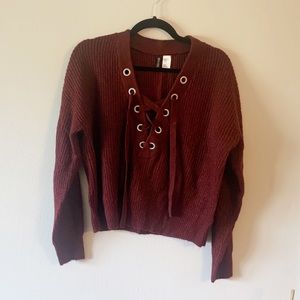 Worn once for a photoshoot. Very cute sweater!